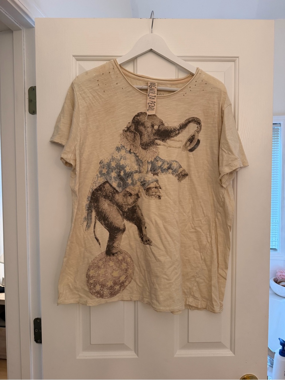Magnolia pearl one size cream elephant graphic tee vintage original